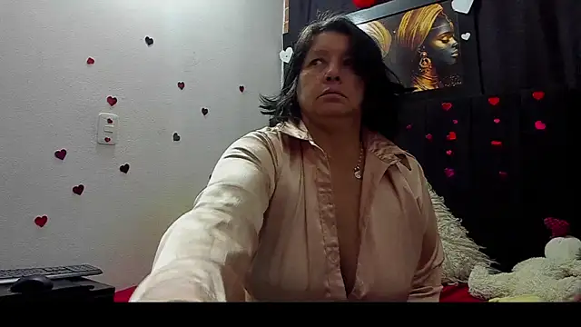 Evaaross 2345 online show from June 6, 2026, 11:48 am