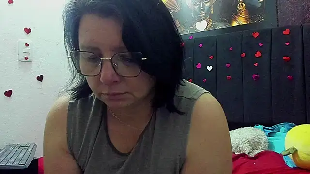 Evaaross 2345 online show from June 15, 2026, 2:52 pm
