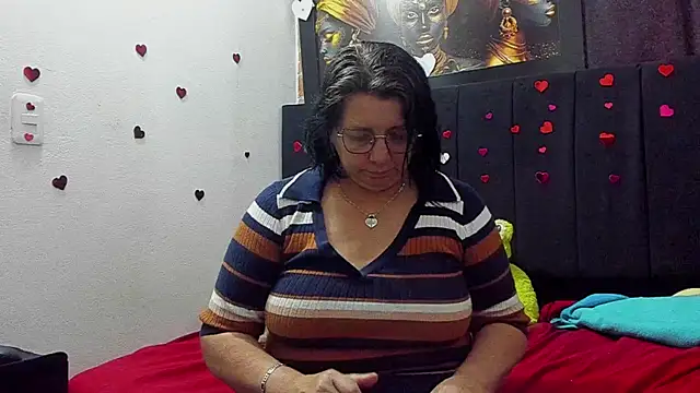 Evaaross 2345 online show from June 19, 2026, 8:12 pm