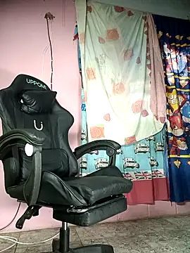 brattcumhot  online show from October 15, 2025, 10:48 am