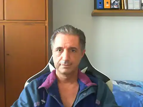 Snapshot of lliuk70mi chatting on January 14, 2025, 1:28 pm lliuk70mi online show from January 14, 2025, 1:28 pm