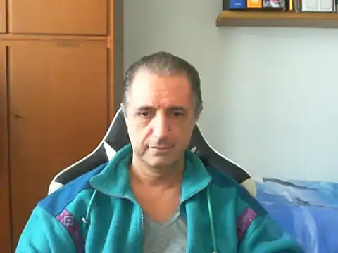 Snapshot of lliuk70mi chatting on March 20, 2025, 12:43 pm lliuk70mi online show from March 20, 2025, 12:43 pm