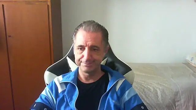 lliuk70mi online show from May 3, 2026, 1:06 pm