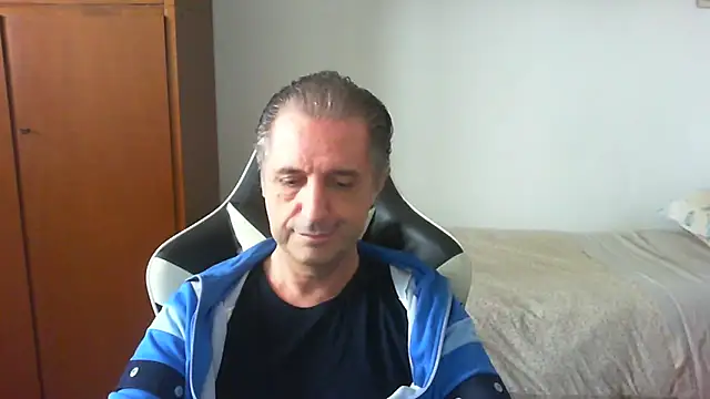 lliuk70mi online show from May 6, 2026, 12:54 pm