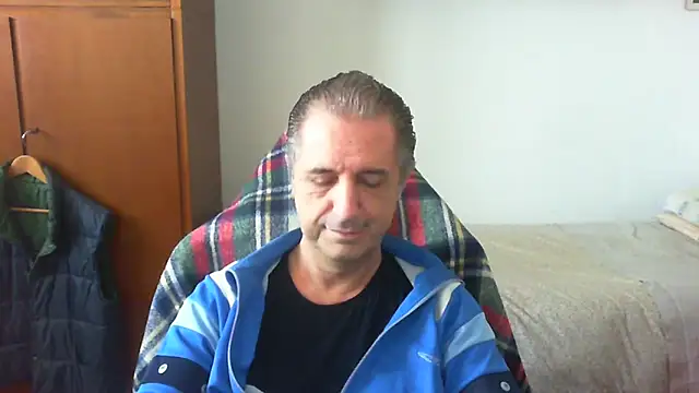 lliuk70mi online show from May 7, 2026, 1:27 pm