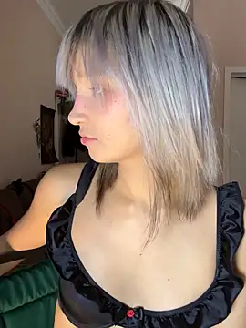 bigbabykiki online show from November 23, 2025, 3:23 pm