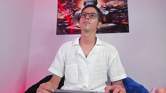 Snapshot of Ethan_Sai___ chatting on February 17, 2025, 8:04 pm Ethan Sai online show from February 17, 2025, 8:04 pm