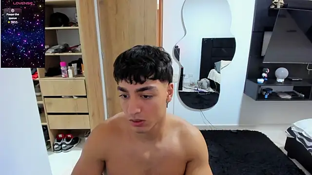 Snapshot of Cristhian_Evans chatting on September 30, 2025, 12:43 pm Cristhian Evans online show from September 30, 2025, 12:43 pm