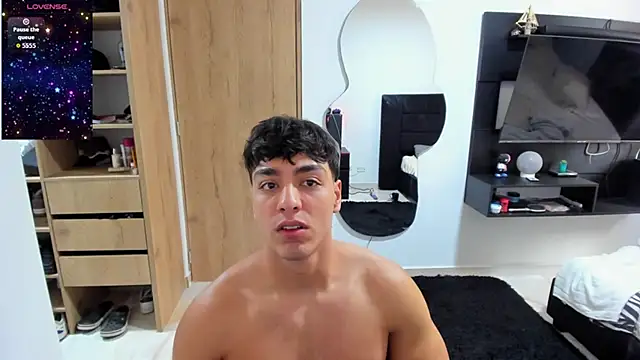 Snapshot of Cristhian_Evans chatting on October 6, 2025, 1:30 pm Cristhian Evans online show from October 6, 2025, 1:30 pm