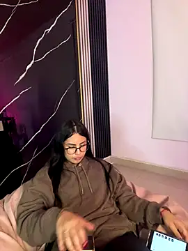 CAM 21X online show from October 10, 2025, 11:48 pm