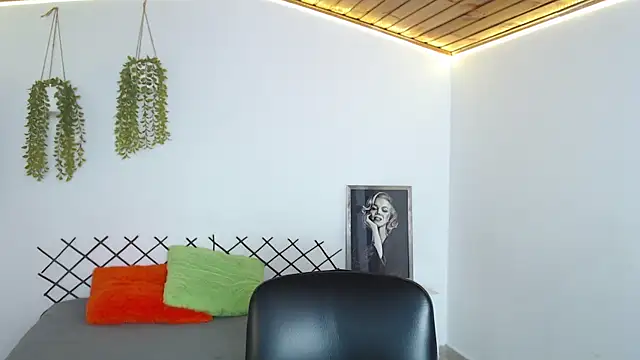 karla charloby online show from September 25, 2025, 1:59 pm