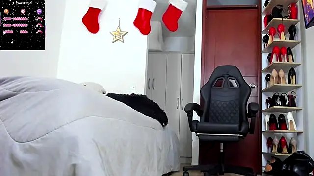 SophieBaker   online show from December 21, 2025, 1:35 am