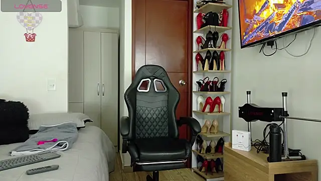 SophieBaker   online show from April 17, 2026, 2:25 am
