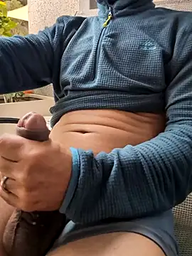 FotografoPollon online show from October 4, 2025, 9:07 am