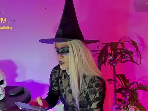 Snapshot of Regiina_Doll chatting on October 10, 2025, 2:10 am Regiina Doll online show from October 10, 2025, 2:10 am