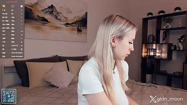 Snapshot of EternalLiberty chatting on October 15, 2025, 2:33 am EternalLiberty online show from October 15, 2025, 2:33 am