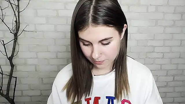 Snapshot of Sweet_Doll_Luna chatting on December 10, 2024, 1:00 pm Sweet Doll Luna online show from December 10, 2024, 1:00 pm