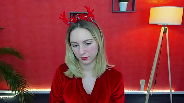 Lia Bloom  online show from December 23, 2024, 3:44 pm