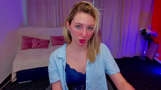 Lia Bloom  online show from March 13, 2025, 12:02 pm