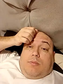 Snapshot of BigromeoXX chatting on January 1, 2025, 10:32 am BigromeoXX online show from January 1, 2025, 10:32 am