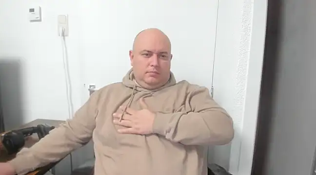 Snapshot of BigromeoXX chatting on February 14, 2025, 7:02 pm BigromeoXX online show from February 14, 2025, 7:02 pm