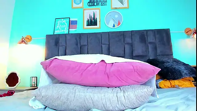 Snapshot of DulceAurora__ chatting on February 11, 2025, 5:37 am DulceAurora online show from February 11, 2025, 5:37 am