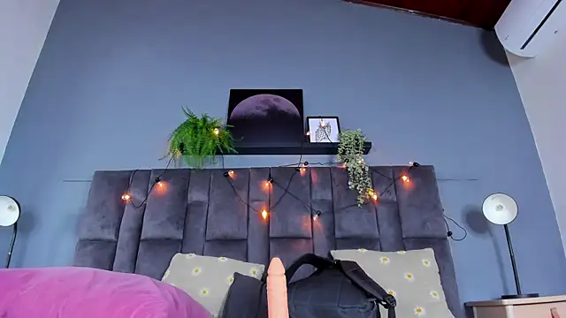 DulceAurora   online show from May 5, 2026, 2:52 am