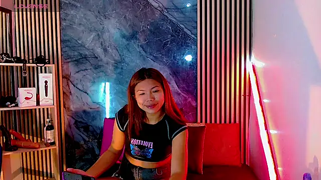 Isalombardi online show from November 7, 2025, 2:44 am