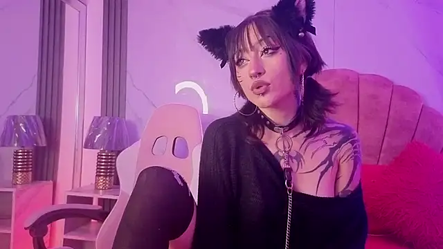 Snapshot of Layla_Cullen chatting on September 19, 2025, 7:14 pm Layla Cullen online show from September 19, 2025, 7:14 pm