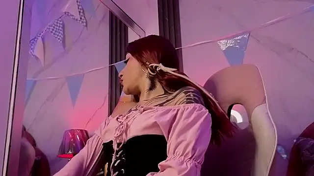 Snapshot of Layla_Cullen chatting on September 23, 2025, 7:28 pm Layla Cullen online show from September 23, 2025, 7:28 pm