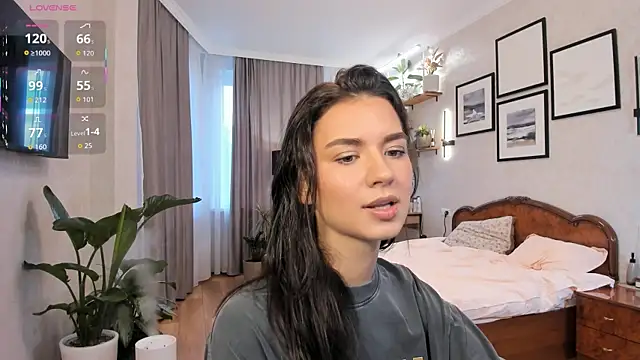 Snapshot of NicoleLuv chatting on October 15, 2025, 1:11 pm NicoleLuv online show from October 15, 2025, 1:11 pm