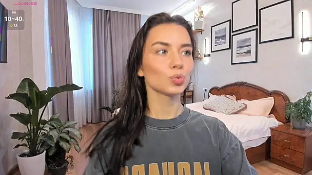 Snapshot of NicoleLuv chatting on October 17, 2025, 1:14 pm NicoleLuv online show from October 17, 2025, 1:14 pm