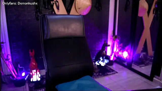 DemonKush-- online show from December 5, 2025, 1:09 pm