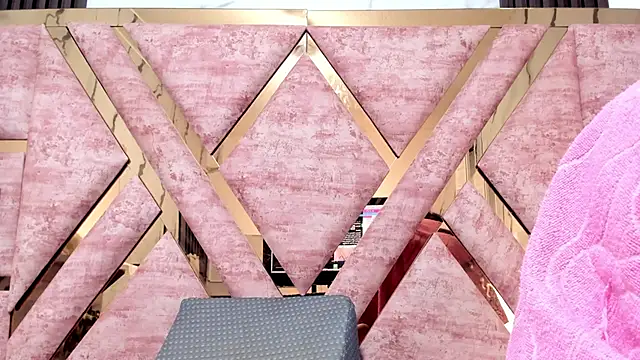 mia alvares online show from December 14, 2025, 11:26 am