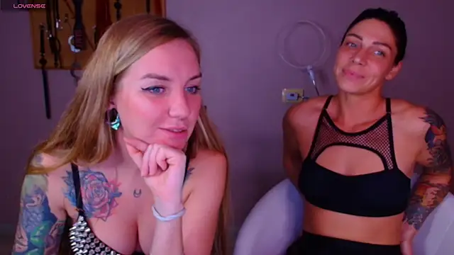 Snapshot of Carrie_Moonshine chatting on October 7, 2025, 8:28 pm Carrie Moonshine online show from October 7, 2025, 8:28 pm