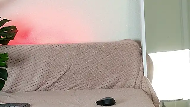 Snapshot of BelleSkye chatting on May 18, 2026, 4:07 am BelleSkye online show from May 18, 2026, 4:07 am