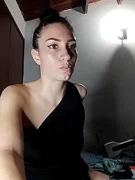 Snapshot of aurelialux chatting on February 19, 2025, 11:57 pm aurelialux online show from February 19, 2025, 11:57 pm