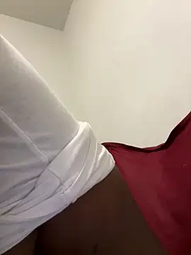 Snapshot of honeybrow chatting on January 9, 2025, 9:05 pm honeybrow online show from January 9, 2025, 9:05 pm