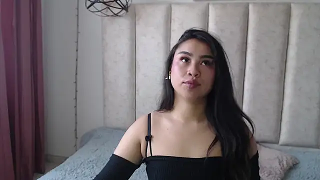 hinataleecs online show from December 13, 2025, 8:58 pm