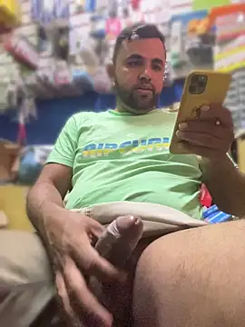 Snapshot of Sheik_z_o chatting on April 18, 2026, 1:26 pm Sheik z o online show from April 18, 2026, 1:26 pm