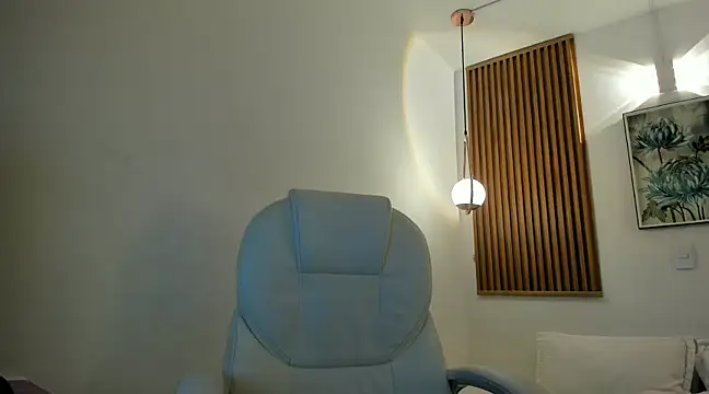 Snapshot of smallgiant27 chatting on December 18, 2024, 11:13 am smallgiant27 online show from December 18, 2024, 11:13 am