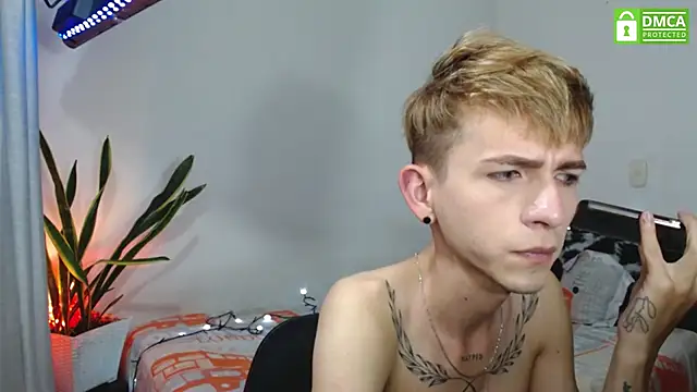 Snapshot of smallgiant27 chatting on November 19, 2025, 2:33 am smallgiant27 online show from November 19, 2025, 2:33 am