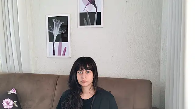 Snapshot of Blue_butterfly chatting on January 5, 2025, 1:04 pm Blue butterfly online show from January 5, 2025, 1:04 pm
