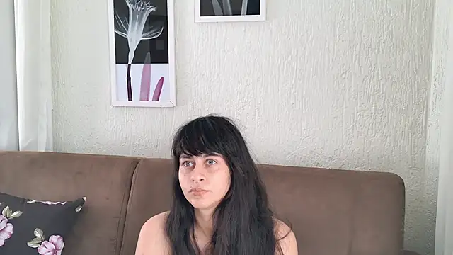 Snapshot of Blue_butterfly chatting on January 7, 2025, 7:49 pm Blue butterfly online show from January 7, 2025, 7:49 pm