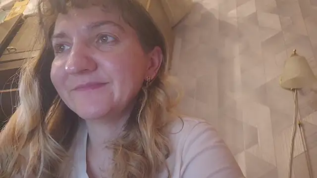 EstrellaWalters online show from April 28, 2026, 10:09 am