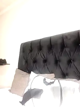 Dark Berry 26 online show from November 26, 2025, 8:10 pm