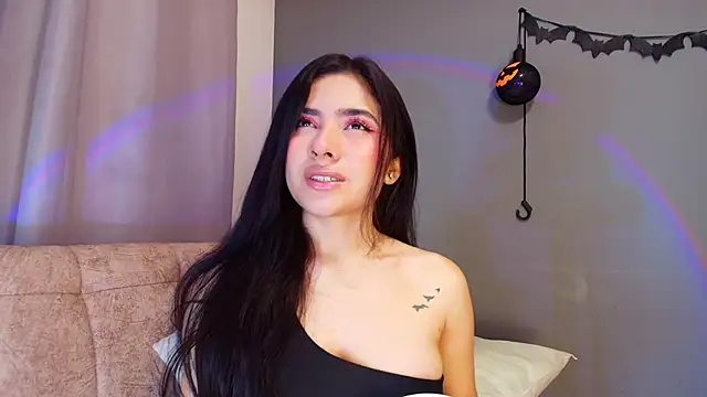 adara johnson   online show from October 3, 2025, 11:51 am