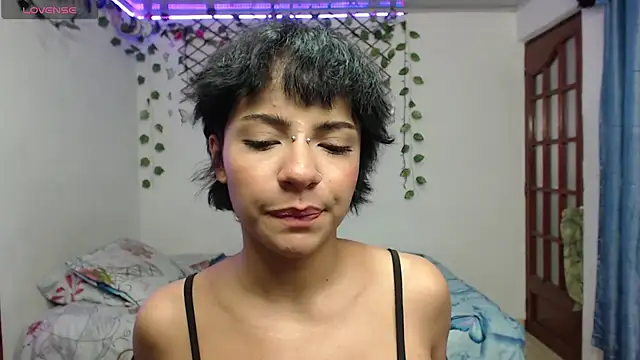 Snapshot of kathina_t chatting on September 17, 2025, 9:16 pm kathina t online show from September 17, 2025, 9:16 pm