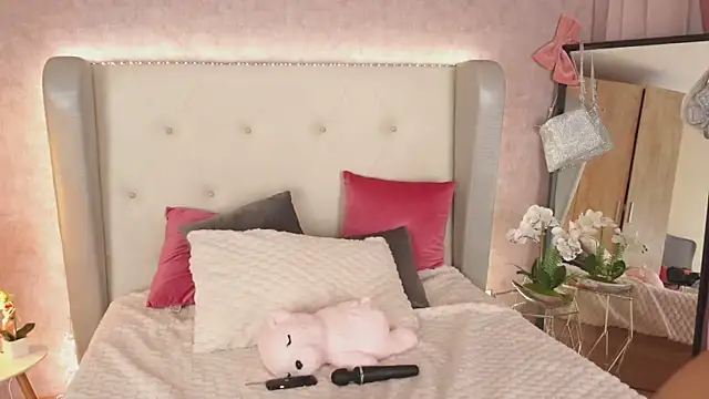 ViolettMoon1 online show from February 20, 2025, 5:12 am