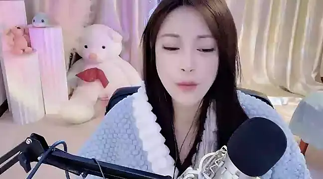 Daisy-77 online show from December 11, 2024, 10:27 pm